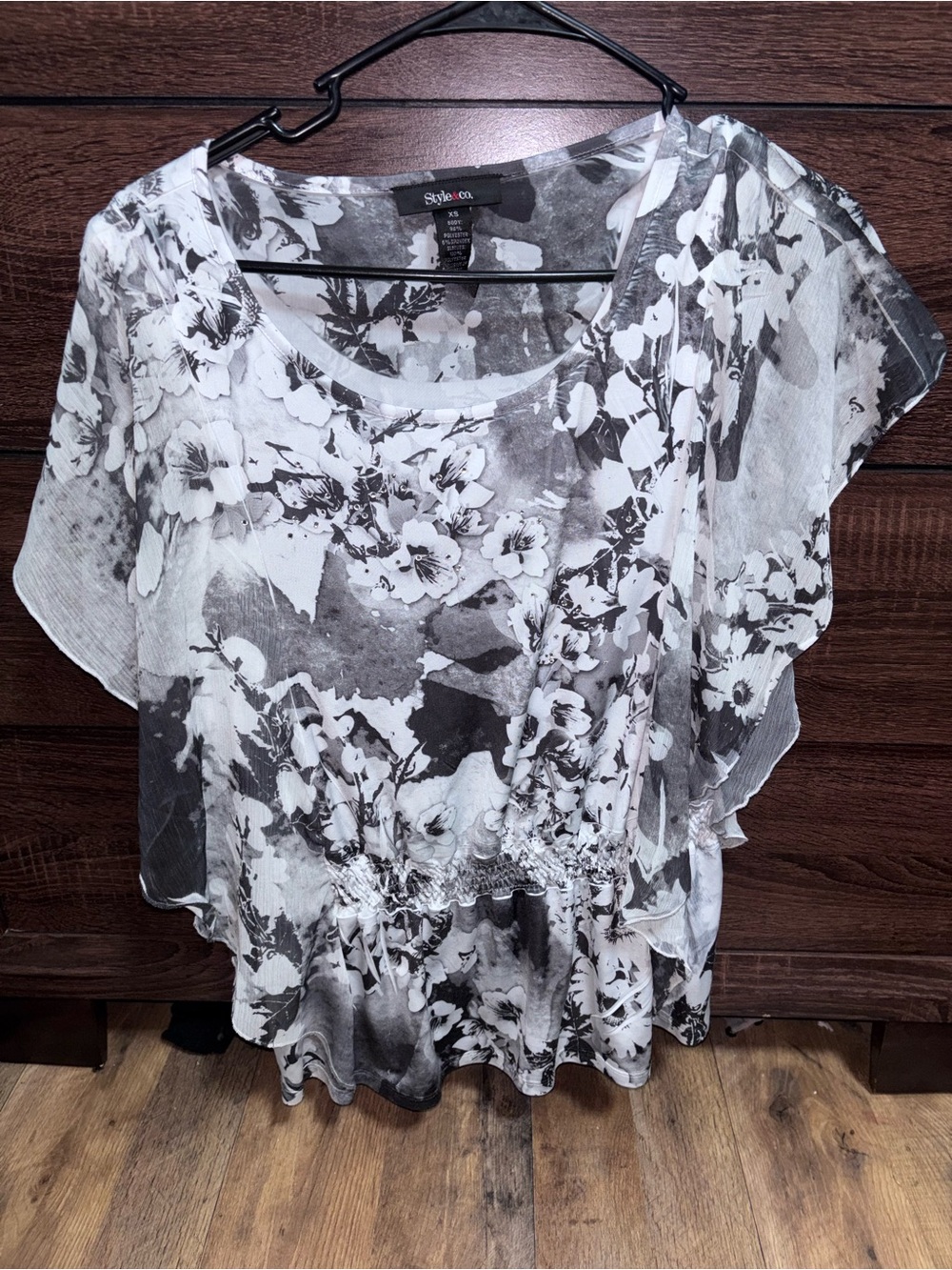 Style & Co. Black and White Floral Ruffle Hem Blouse | XS